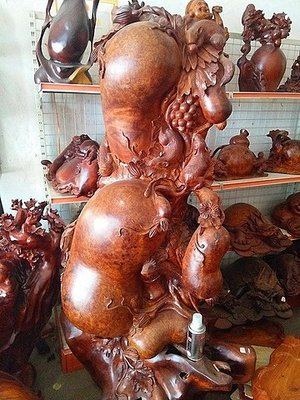 2018浦寨邊貿市場繁榮，紅木家具工藝品熱銷成亮點