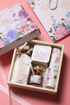 小禮盒里的春天 禮品花卉的藝術與情感表達